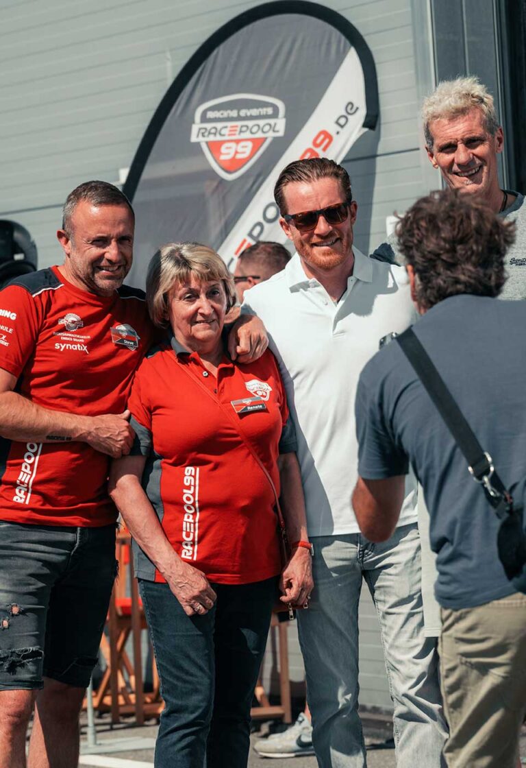 Racepool99 Mitarbeiter & Kunden