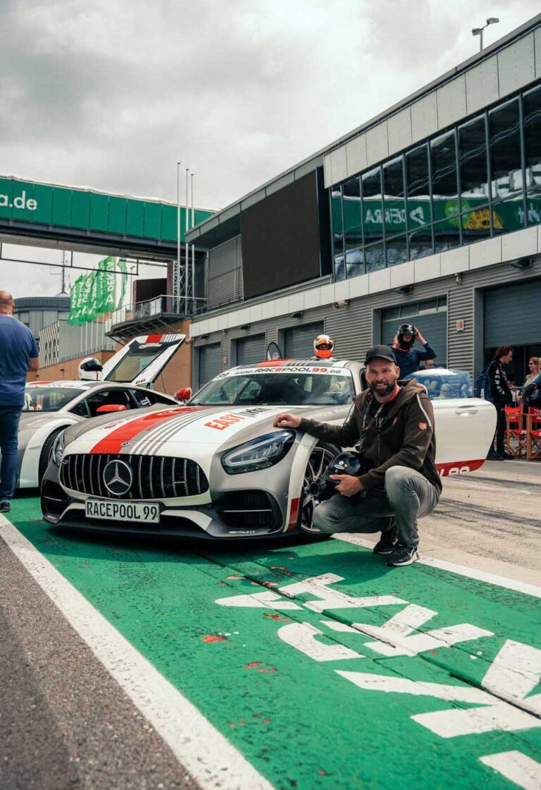 Racepool99 Boxengasse Mercedes AMG GT